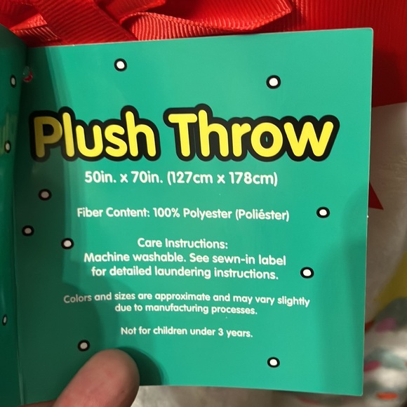 ONLY 1 LEFT! NWT 2023 HELLO KITTY PLUSH CHRISTMAS TREE CHRISTMAS THROW BLANKET - Picture 4 of 9